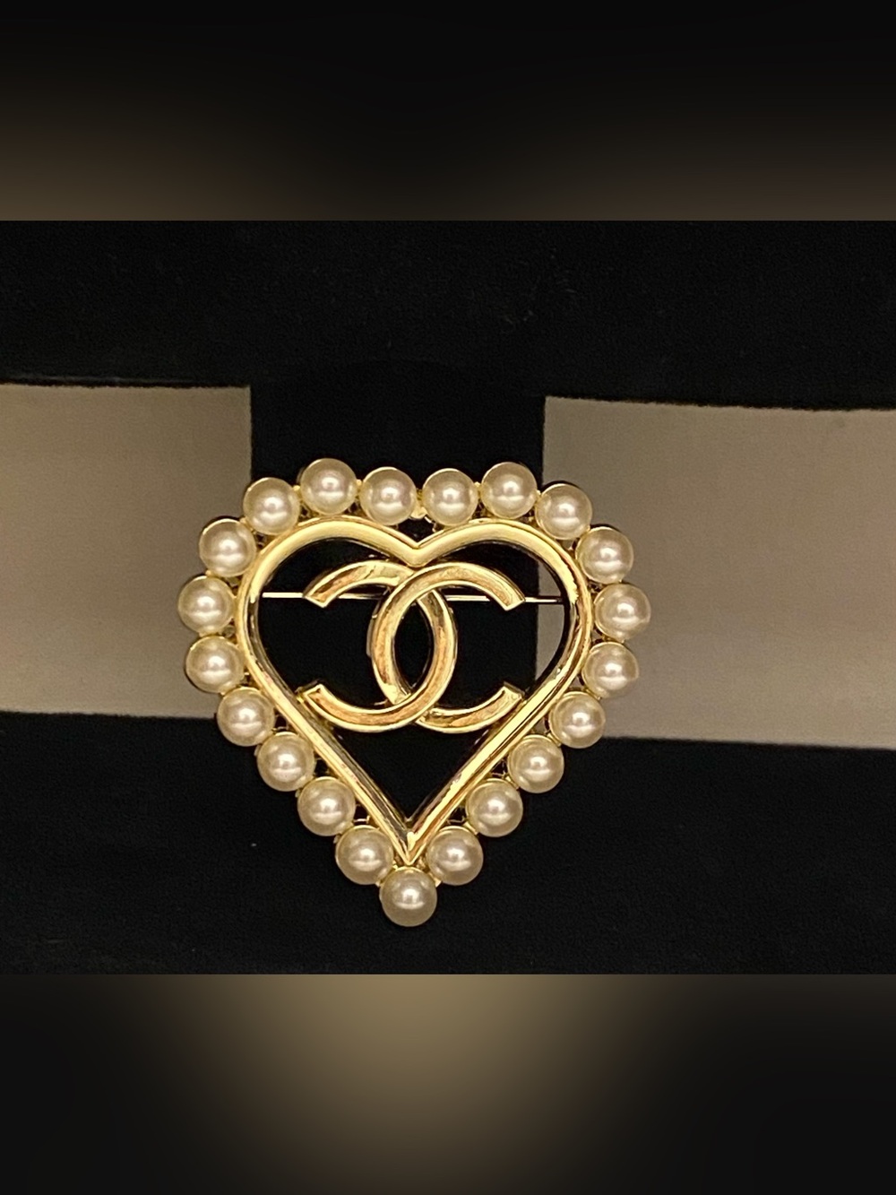 Fashion Jewelry Gold-Tone Heart with Pearls Logo C-C Luxury Brooch